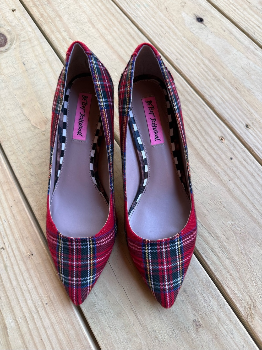 BETSEY JOHNSON red Christmas plaid Lexie heels sz. 8